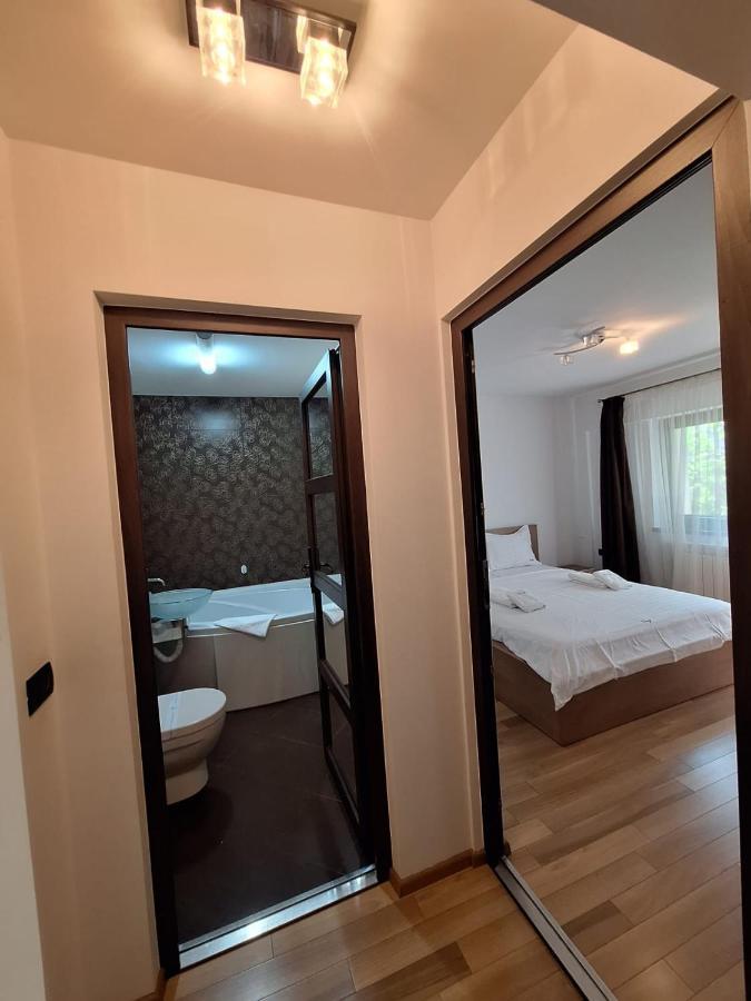 Urban George Enescu 4 Beedroom Apartment Сучеава Екстериор снимка