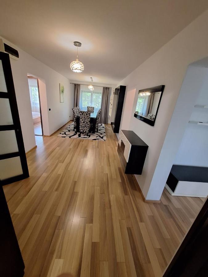 Urban George Enescu 4 Beedroom Apartment Сучеава Екстериор снимка