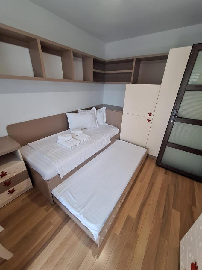 Urban George Enescu 4 Beedroom Apartment Сучеава Екстериор снимка
