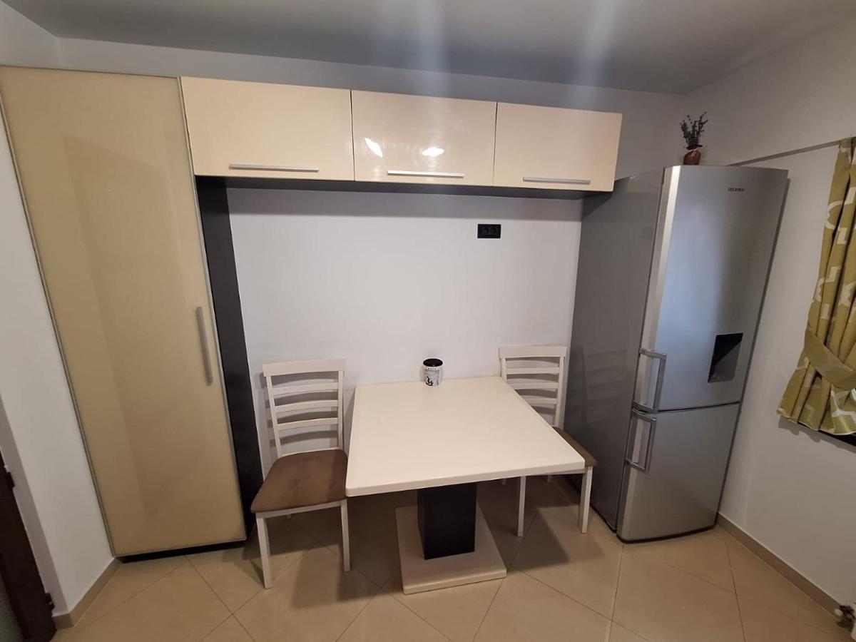 Urban George Enescu 4 Beedroom Apartment Сучеава Екстериор снимка